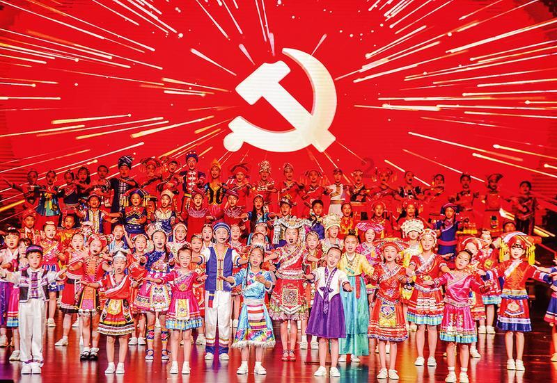 钟丽缇晒杂志写真，母女三人出镜母爱浓浓，她们容貌之间有哪些相似之处？游戏画面