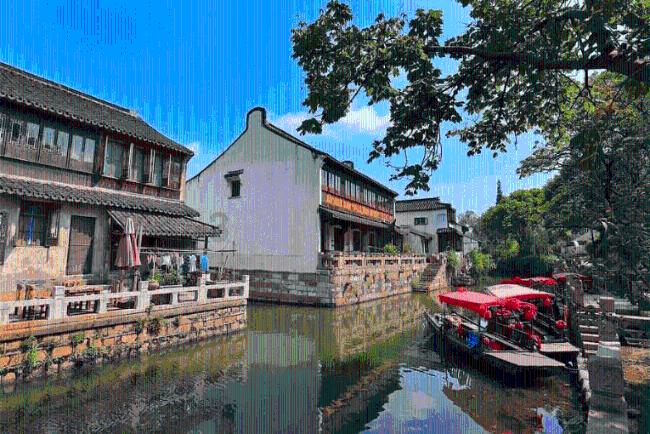钟丽缇晒杂志写真，母女三人出镜母爱浓浓，她们容貌之间有哪些相似之处？游戏画面
